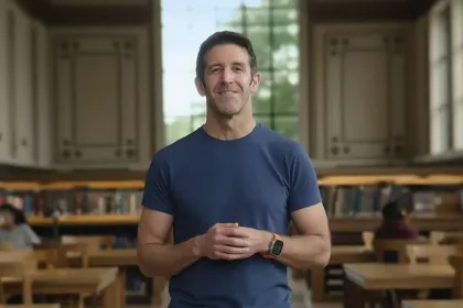 CHI È JOHN TERNUS, L'UOMO CHE GUIDERÀ APPLE DOPO TIM COOK